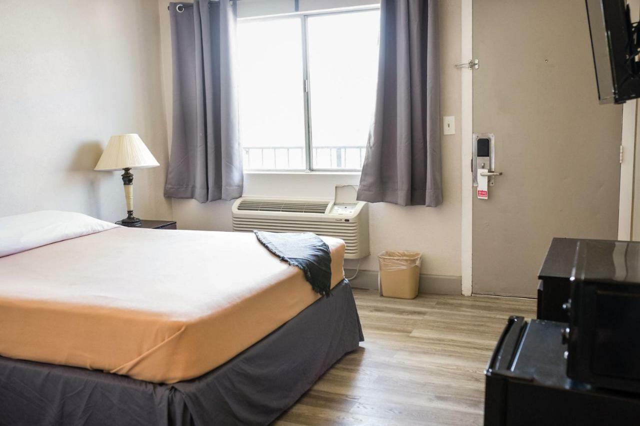 Merit Inn And Suites Бомонт Экстерьер фото