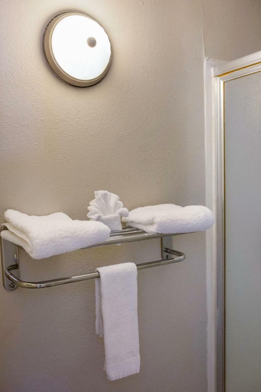 Merit Inn And Suites Бомонт Экстерьер фото