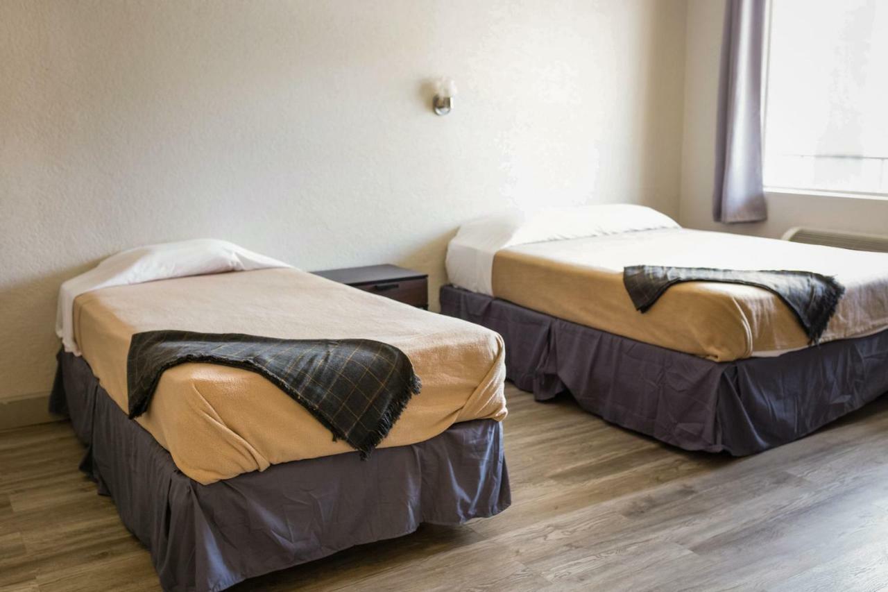 Merit Inn And Suites Бомонт Экстерьер фото