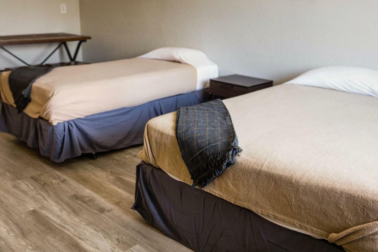 Merit Inn And Suites Бомонт Экстерьер фото