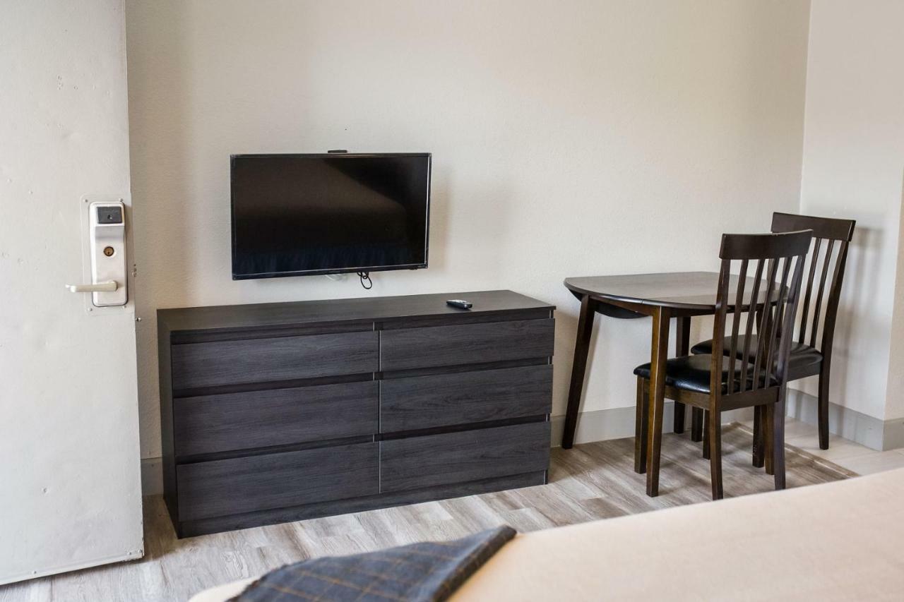 Merit Inn And Suites Бомонт Экстерьер фото