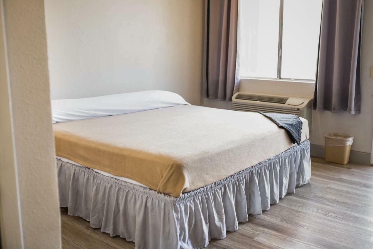 Merit Inn And Suites Бомонт Экстерьер фото