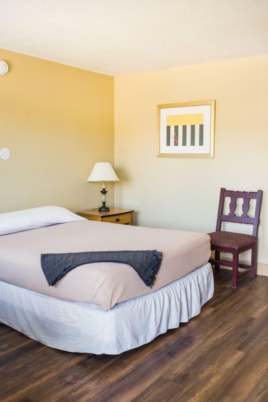 Merit Inn And Suites Бомонт Экстерьер фото
