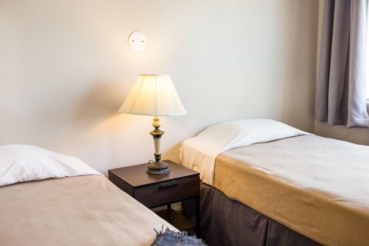 Merit Inn And Suites Бомонт Экстерьер фото